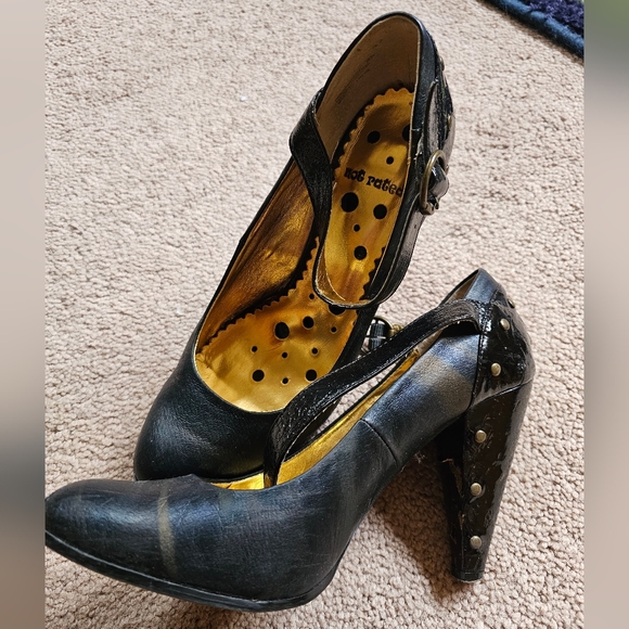 Shoes - Picture 1 of 2